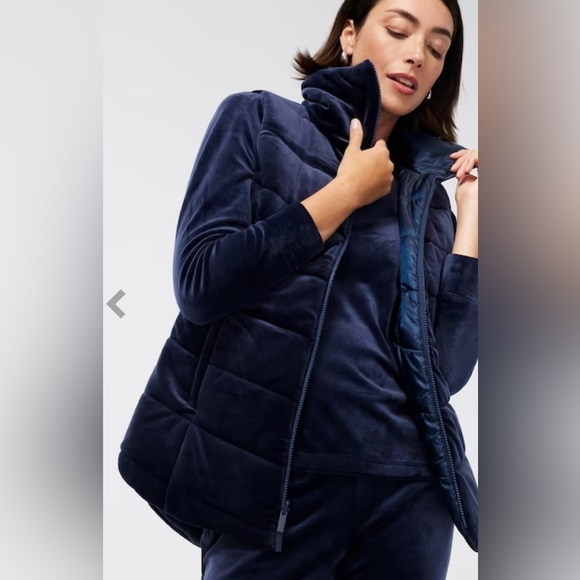 NEW Chico’s Zenergy Velour Reversible Vest Deep Merlot - Picture 2 of 13